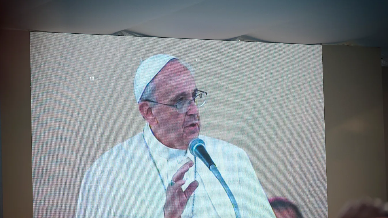 Ferenc pápa: Mindenkinek el kell ítélnie a soha nem igazolható terrorcselekményeket