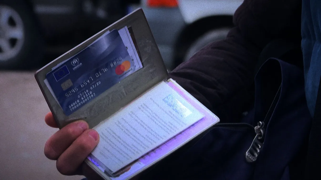 Fidesz: Brüsszelnek meg kell szüntetnie az anonim migránskártyákat!