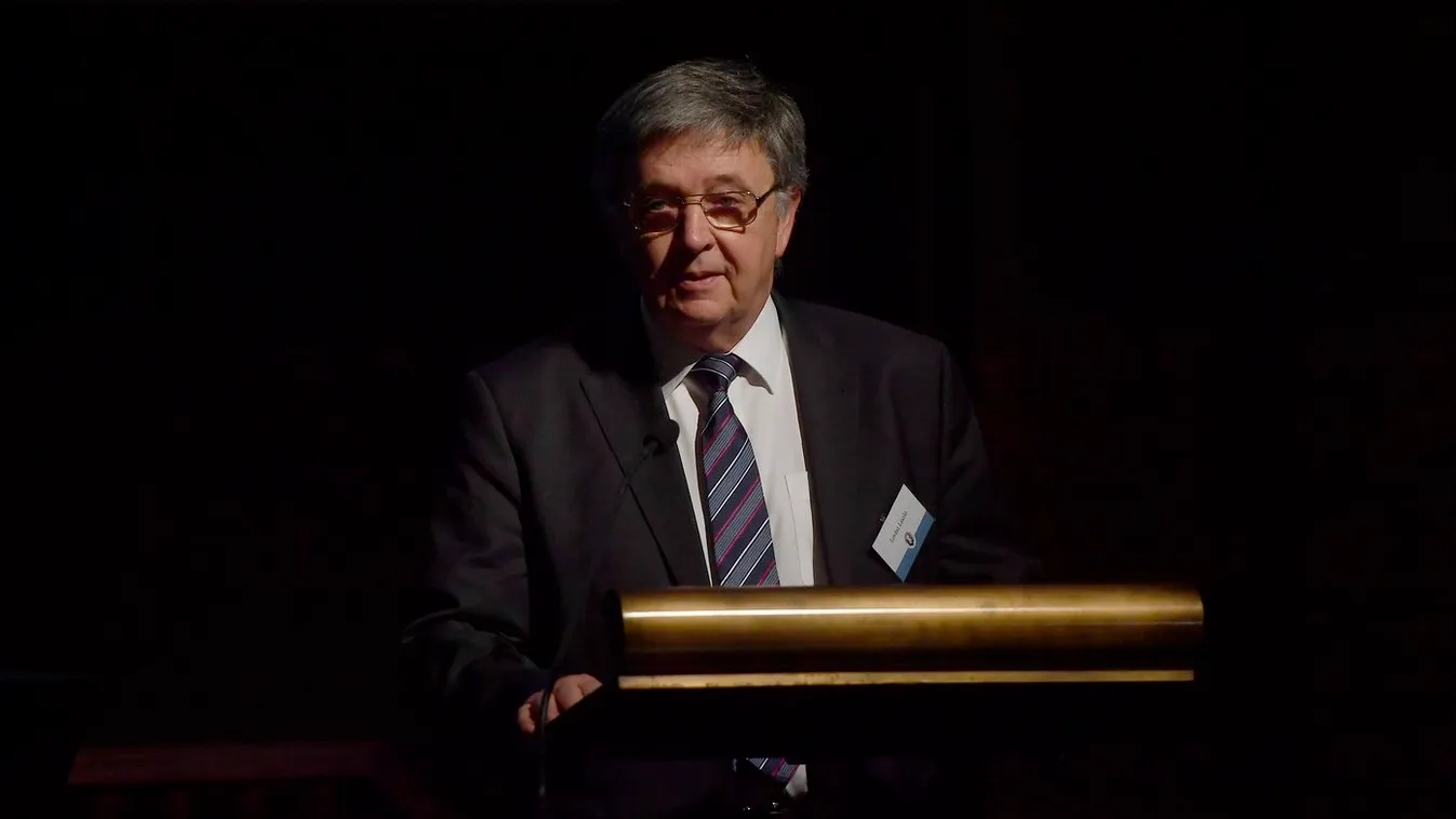 Az akadémia szervezetén belül szeretnék tartani a kutatóintézet-hálózatot