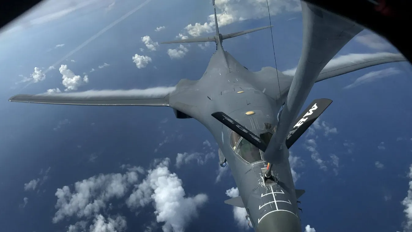 Az Egyesült Államok B-52-es nehézbombázókat vezényelt Katarba