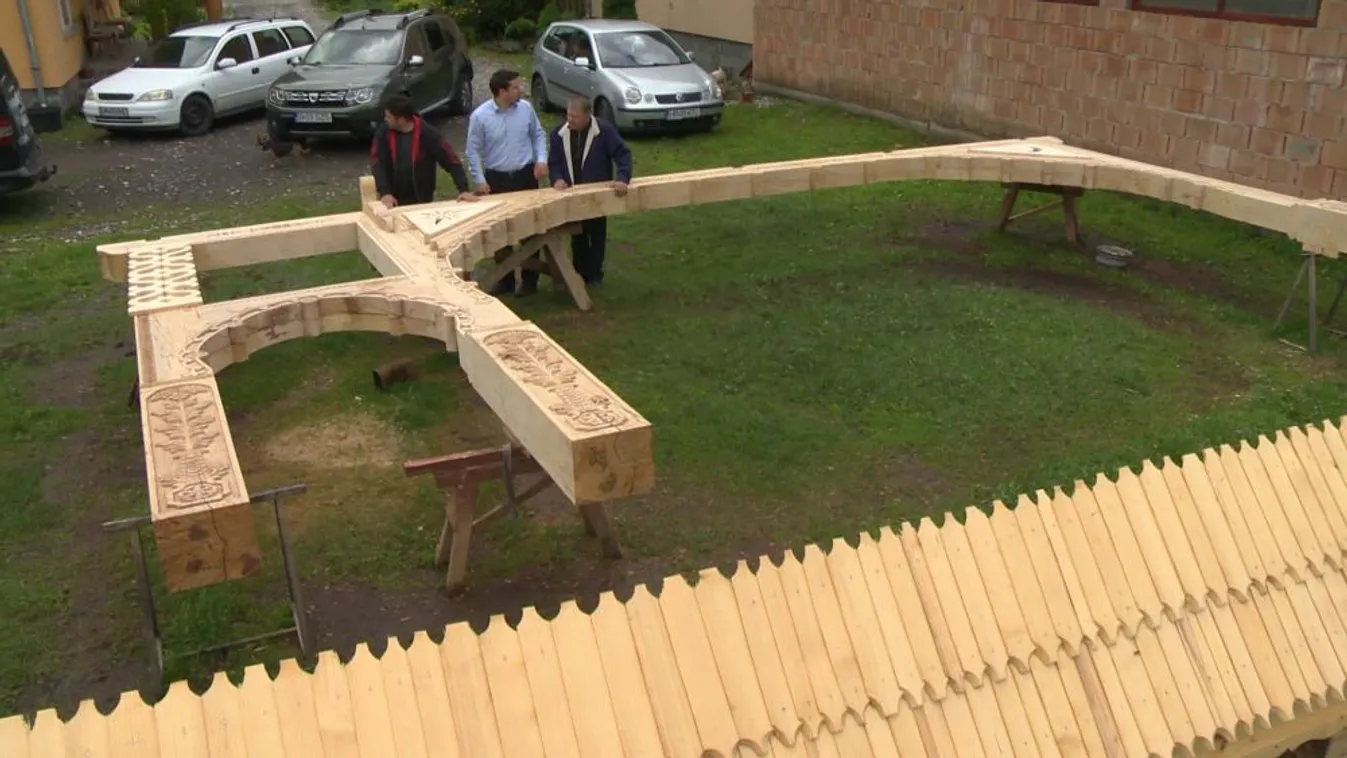 Székelykapu a pápa tiszteletére