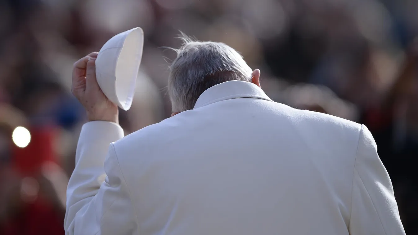 Megkezdte háromnapos apostoli látogatását Romániában Ferenc pápa