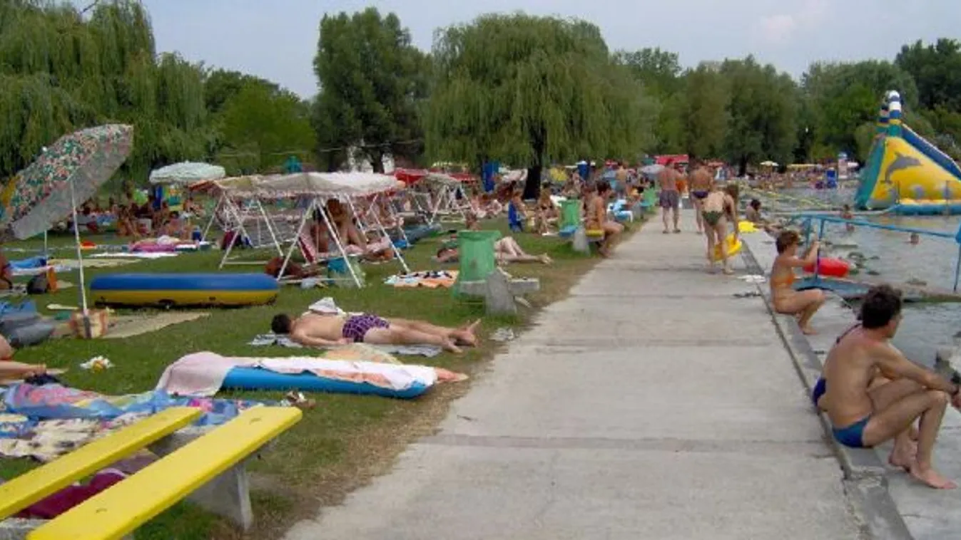 Visszaveti a strandok forgalmát az esős május