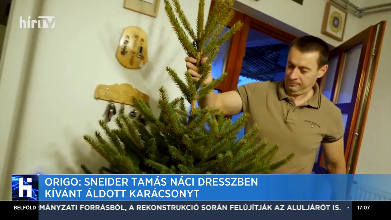 Sneider Tamás náci dresszben kívánt áldott karácsonyt