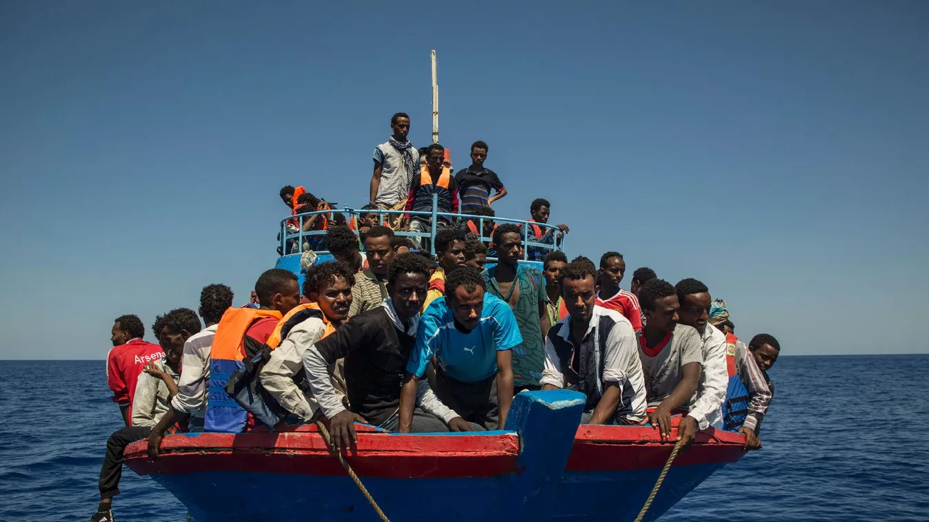 V4NA: Újabb bizonyíték került elő, hogy Brüsszel migránsokat telepítene be