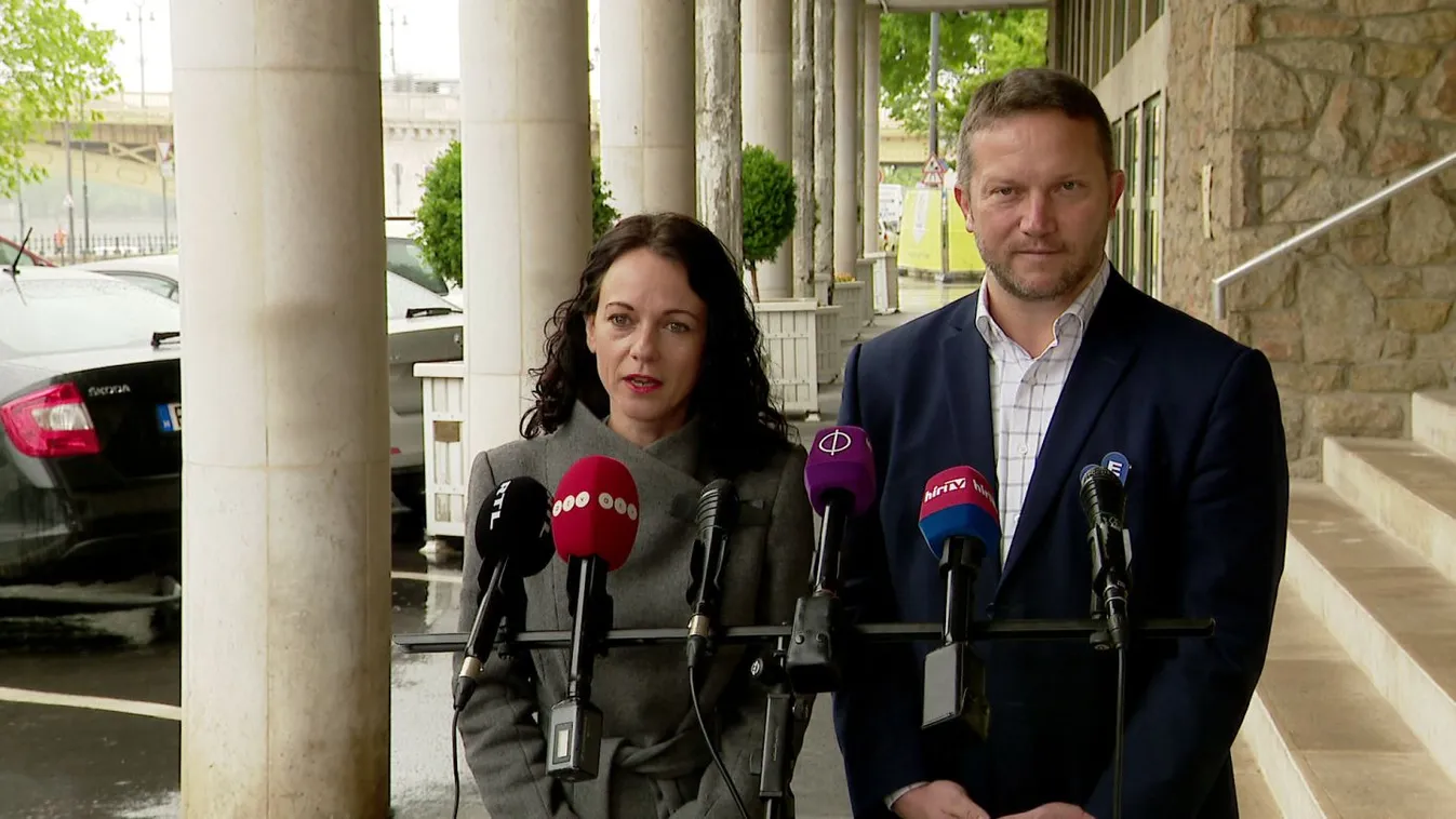 A tárgyalóasztal alatt egymást rugdossa az ellenzék