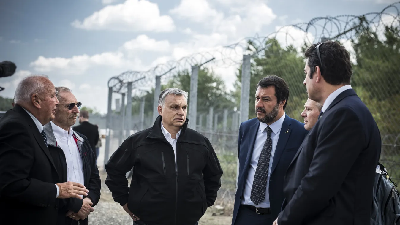 Orbán Viktor a határvédő kerítésnél fogadta Salvinit
