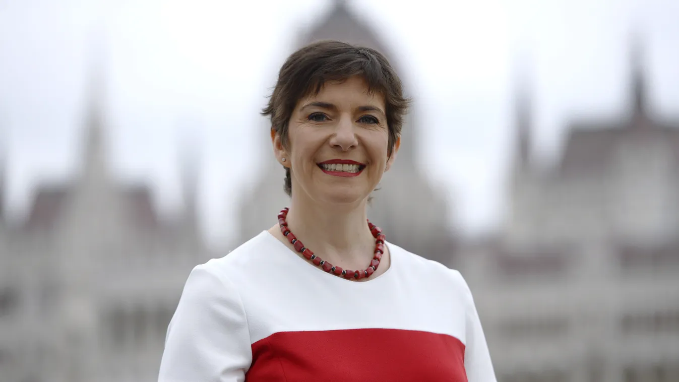 Fidesz: Brüsszel most sem adni, hanem elvenni akar, hogy a migránsoknak adjon