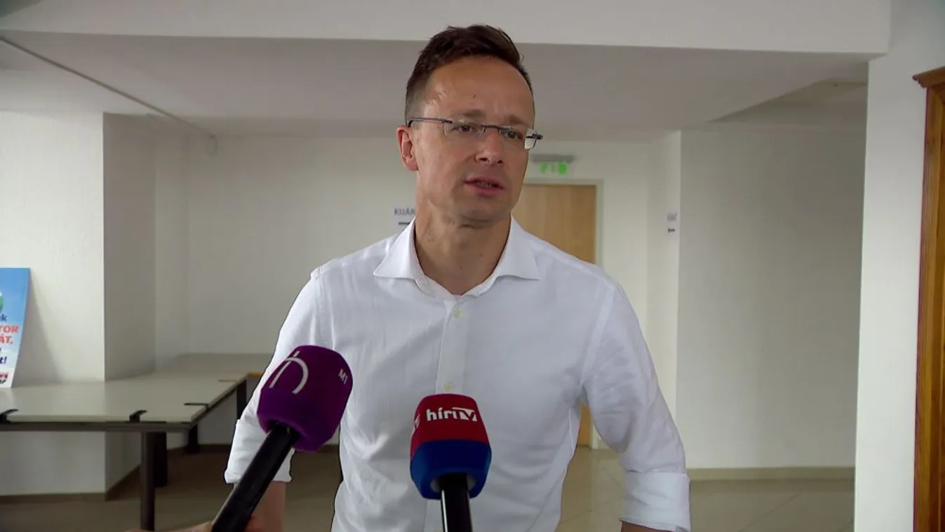 Szijjártó: A bevándorláspártiak minden követ megmozgatnak