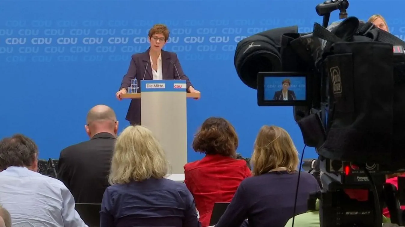 A CDU vezetője szerint a Fidesz ki fog lépni az Európai Néppártból