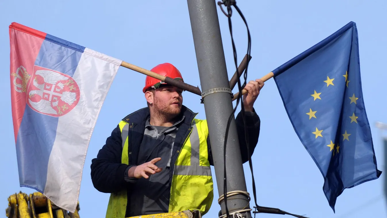 Szerb védelmi miniszter: Belgrád nem vesz részt az oroszellenes hisztériában