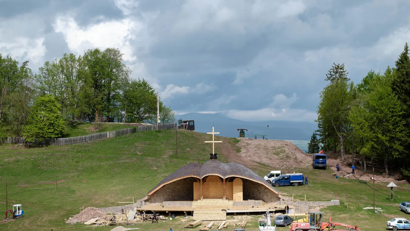 A magyar kormány 160 millió forinttal támogatja a csíksomlyói pápai mise előkészületeit