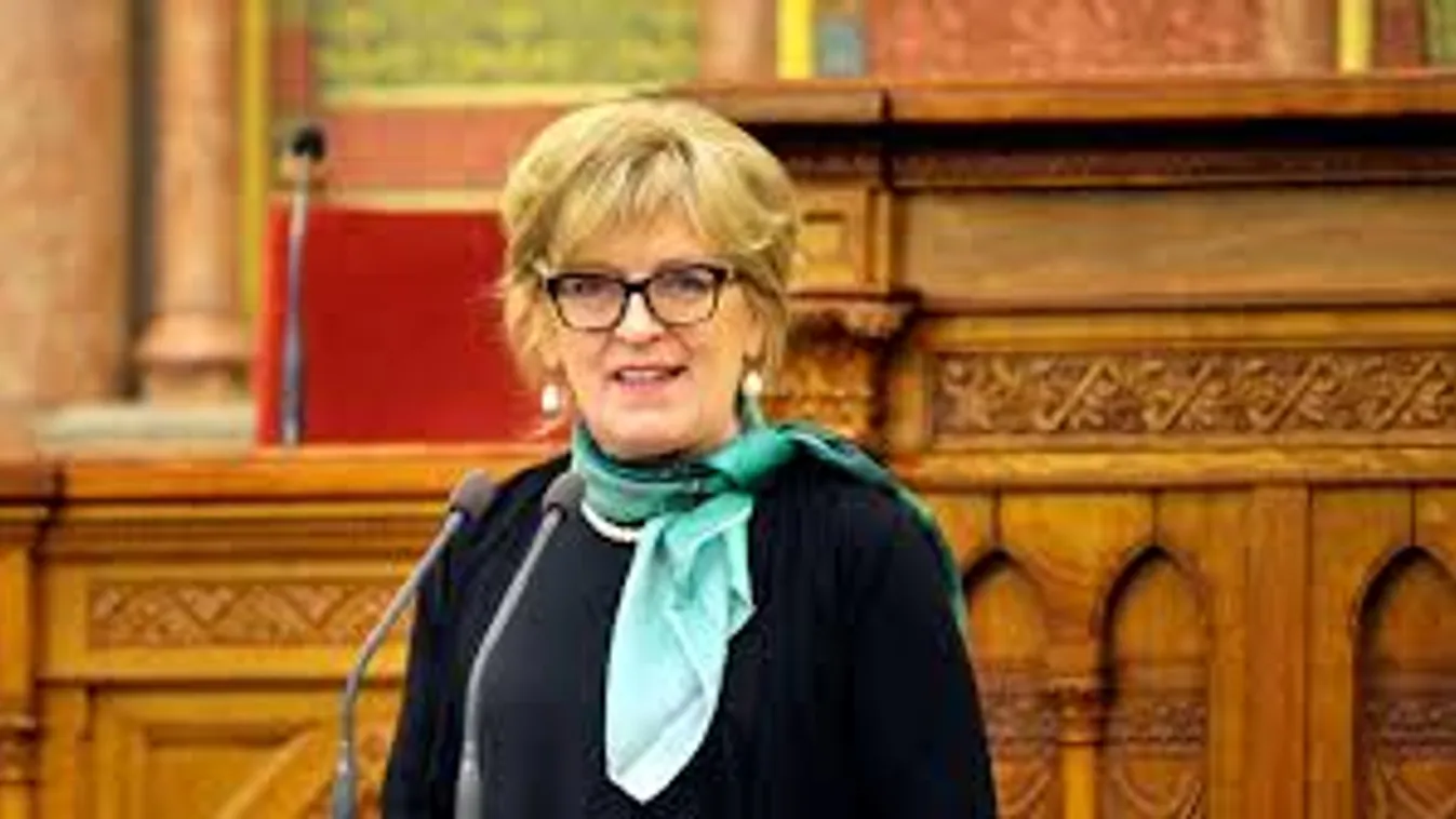 Handó Tünde: A digitális bíróságok fejlesztése nem állhat meg