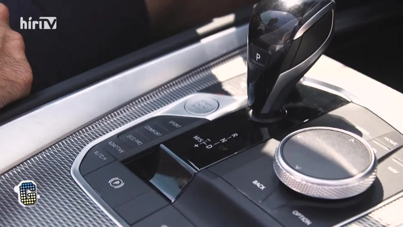 Garázs: Egy Toyota motoros BMW és egy készülő VFTS