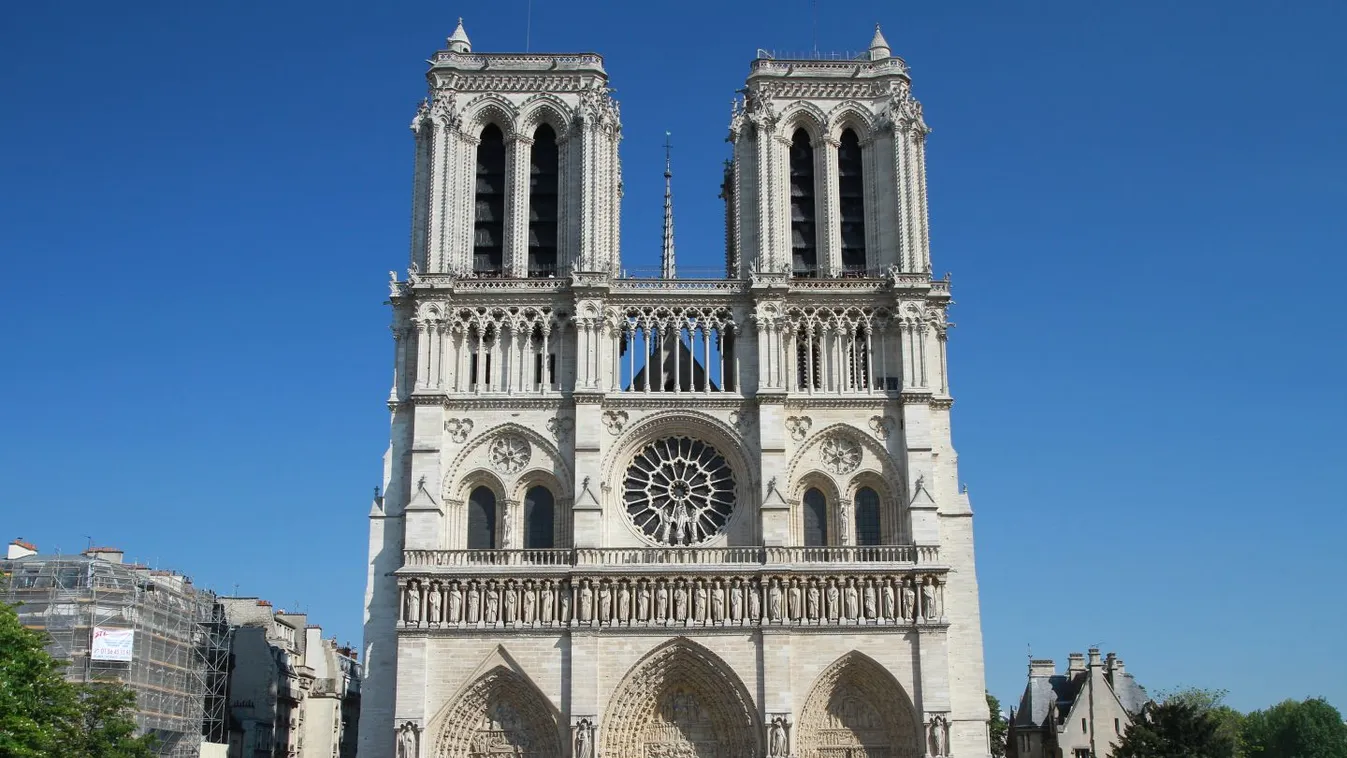 A tűzvész óta először tartottak misét a székesegyházban