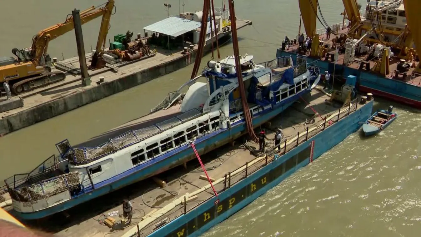 Kiemelték és egy uszályra helyezték a Hableányt