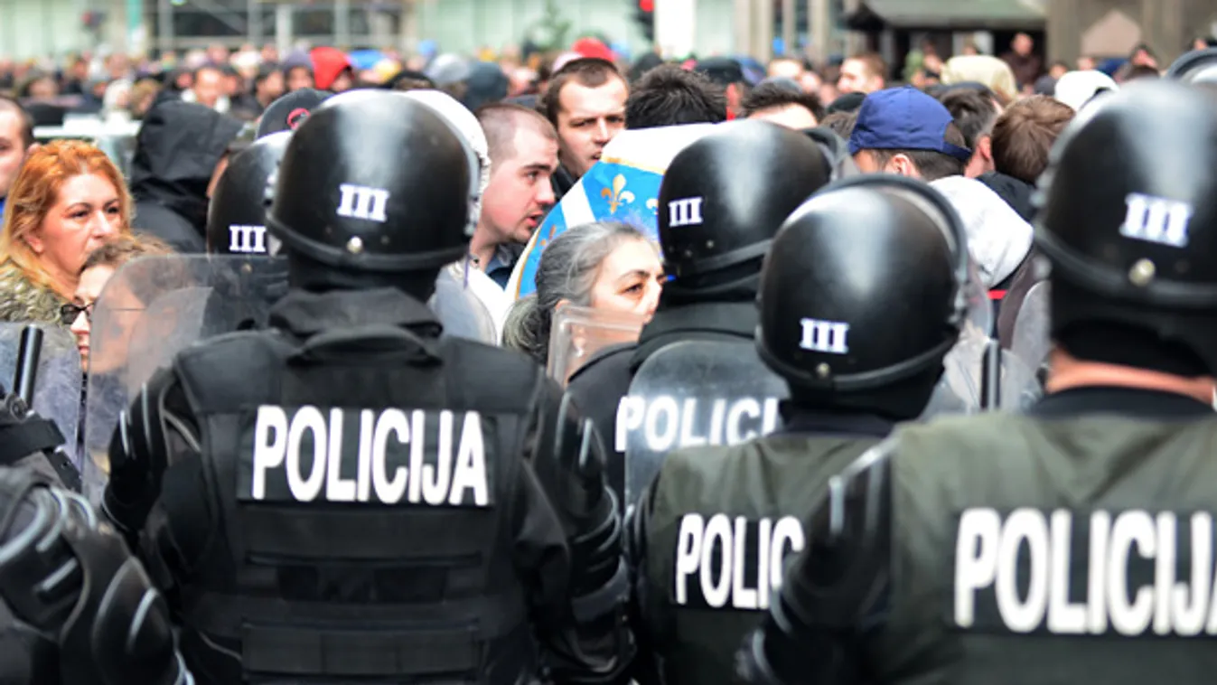 Tömegverekedés tört ki a migránsok között egy boszniai befogadóközpontban