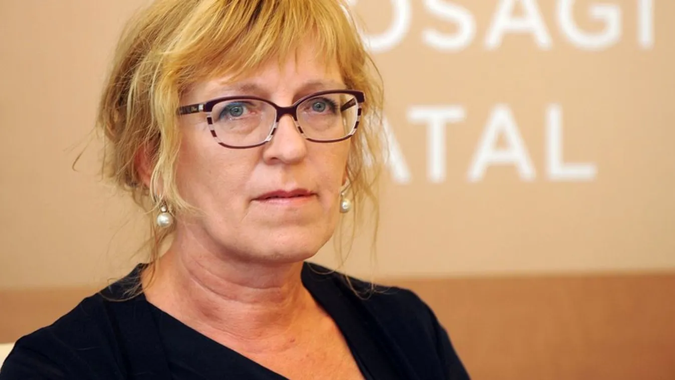 Alul maradt Handóval szemben a „tizenegy dühös ember”