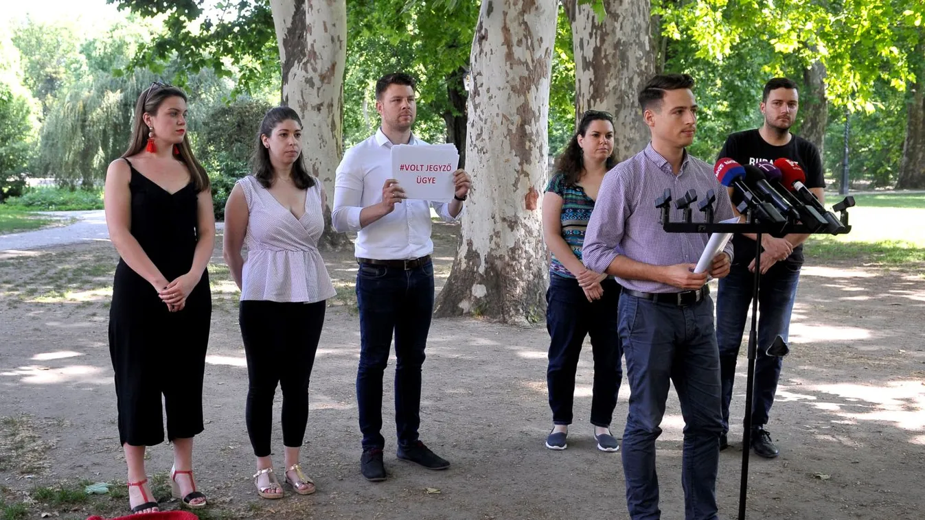 Fidelitas: Karácsony egyre több mindent söpör a szőnyeg alá