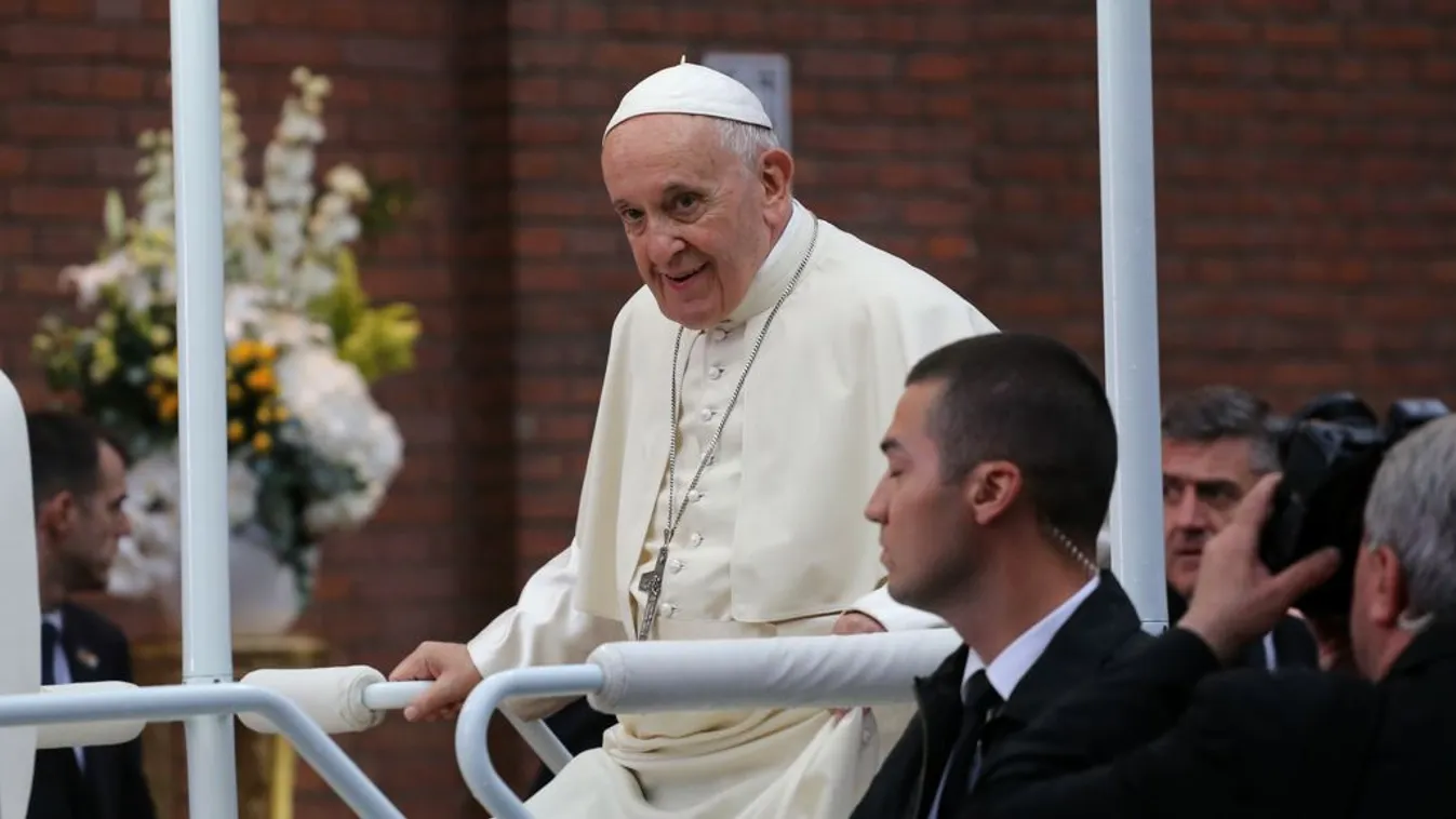 Szabadtéri szentmisét tart Ferenc pápa Csíksomlyón