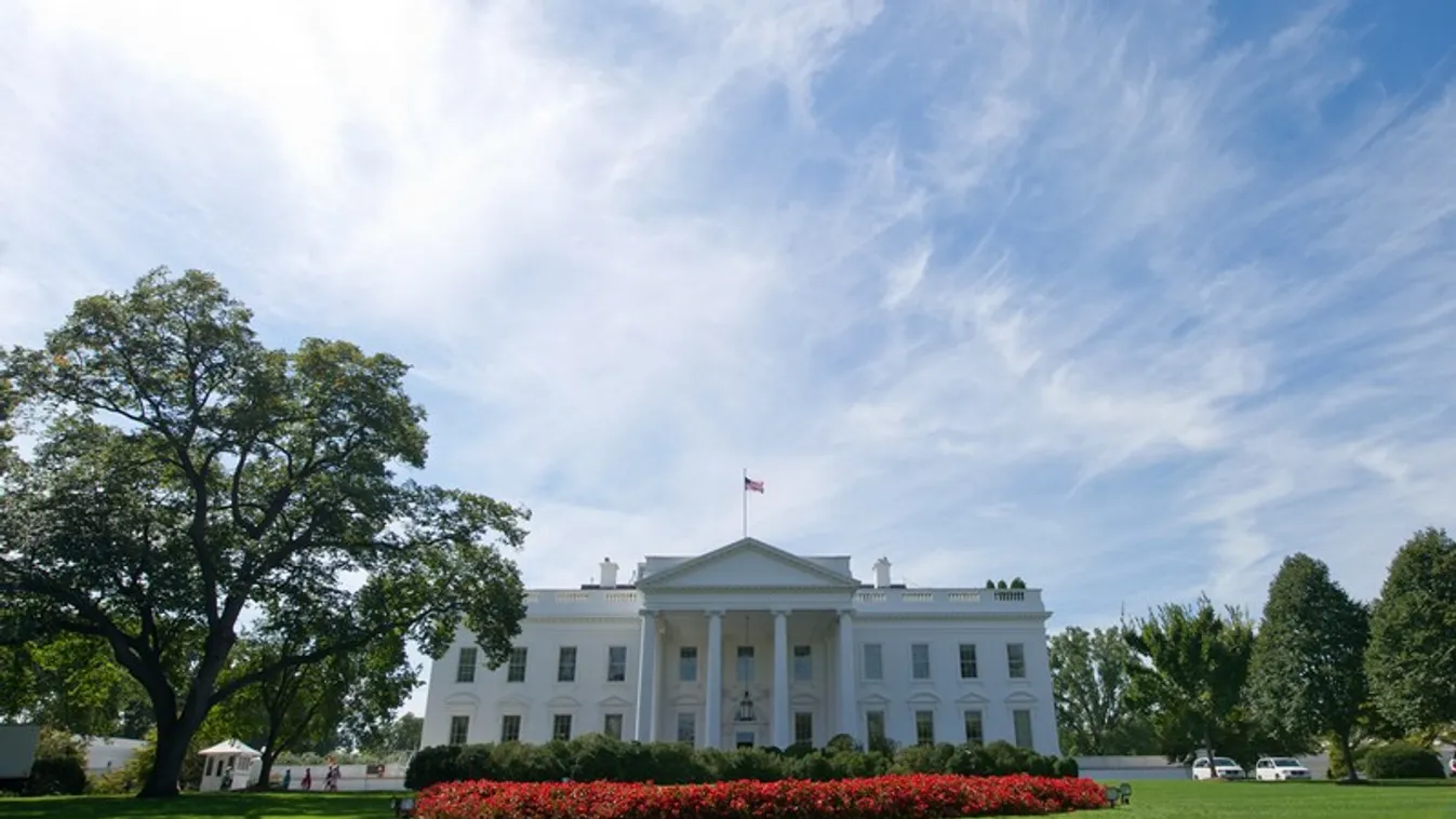 Távozik hivatalából a Fehér Ház szóvivője