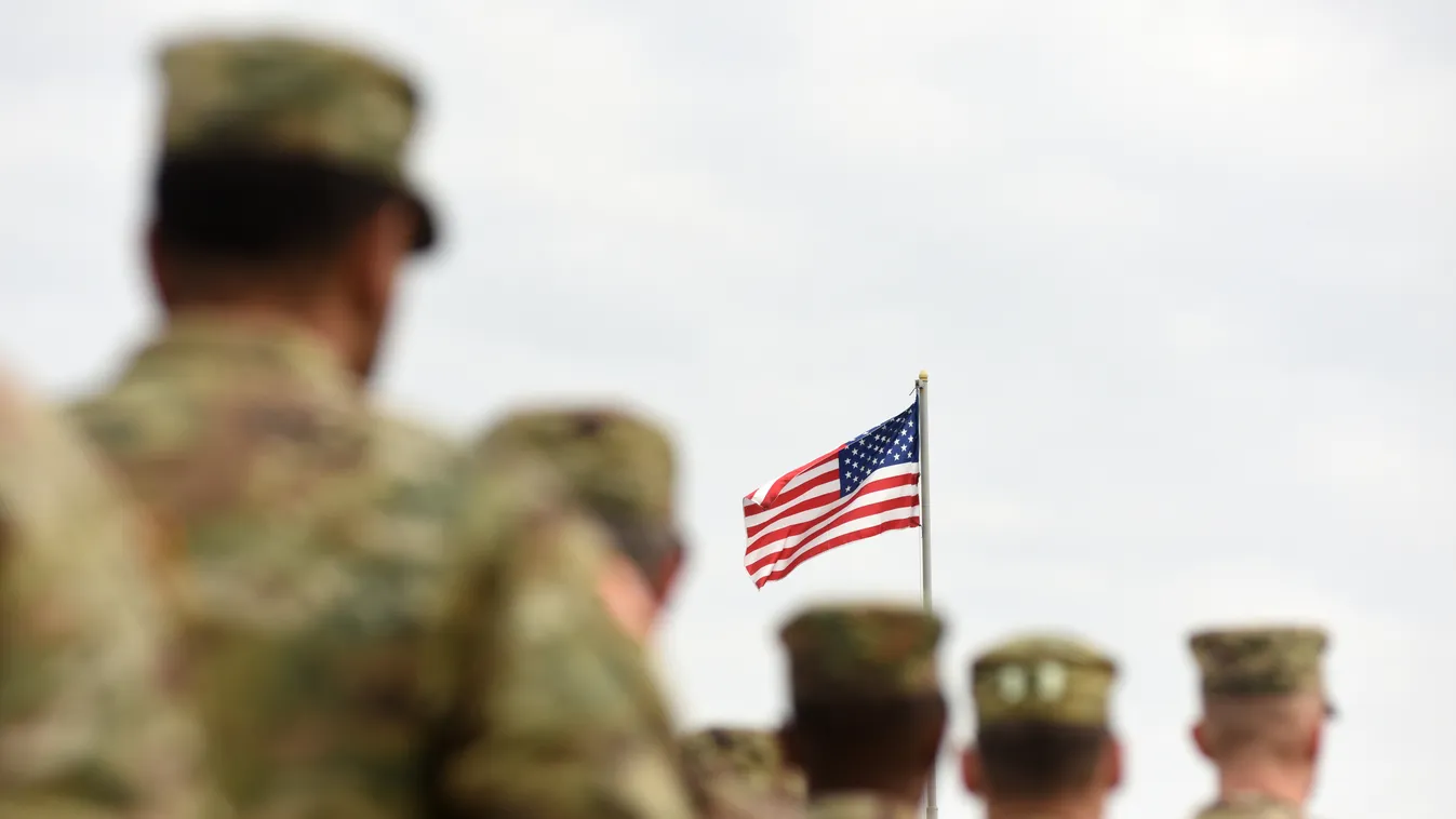 Az amerikai elnök elrendelte további ezer katona Közel-Keletre telepítését