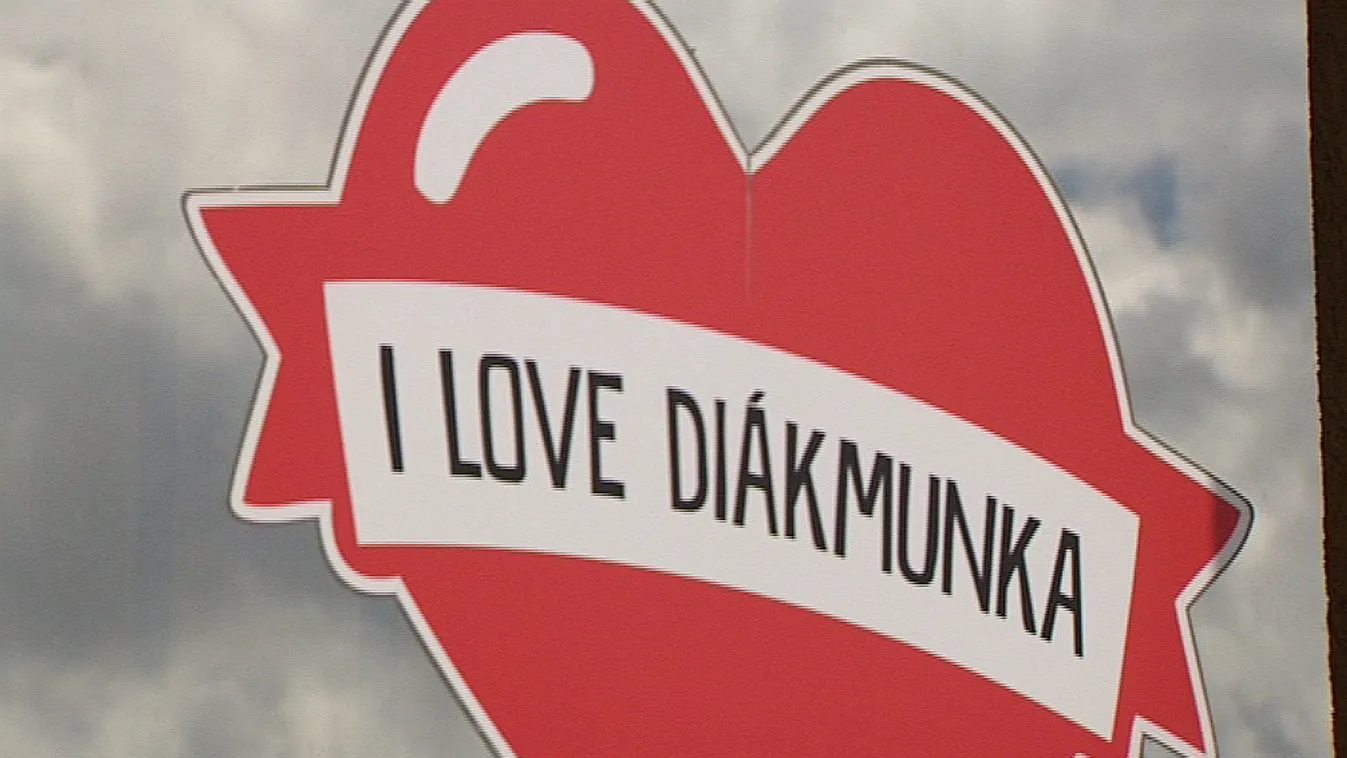 Adózási szempontból felnőttek a nyári munkát vállaló diákok