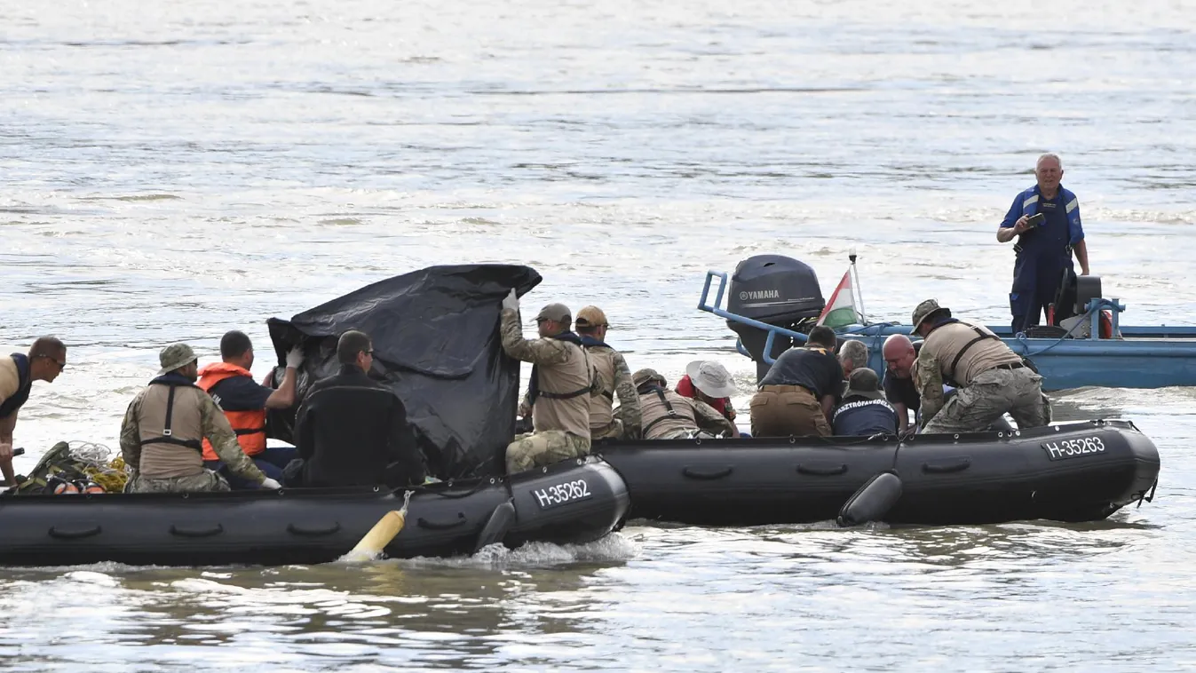 Felszínre hoztak egy holttestet a Hableány mentési munkálatai közben