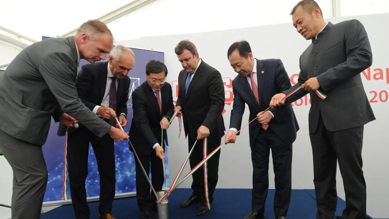 Lerakták a 100 megawattos naperőmű alapkövét Kaposváron