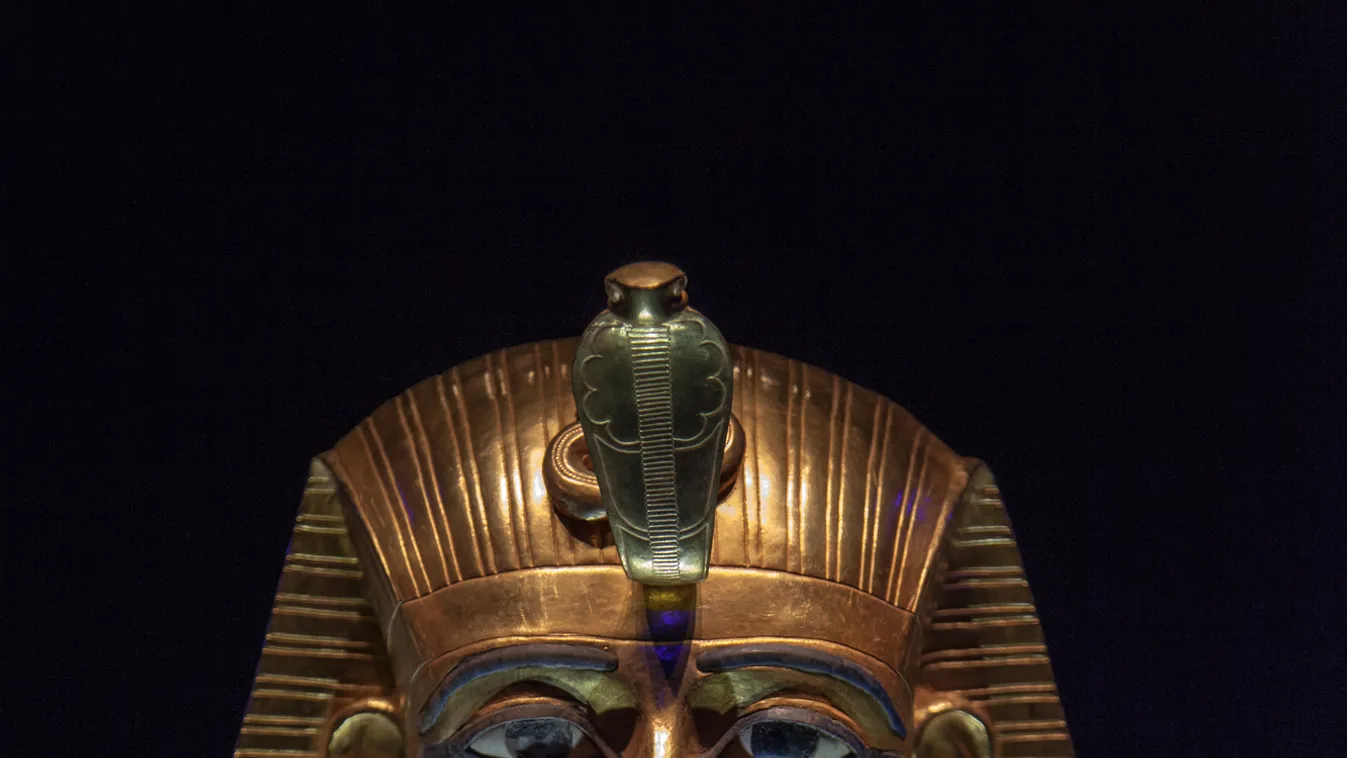 Egyiptom Tutanhamon fáraót ábrázoló bronz szoborfej árverésének leállítását kéri
