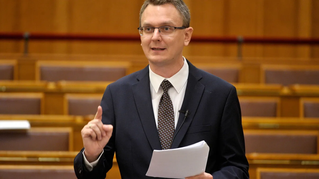 Rétvári: "megéri az oktatásba fektetni"