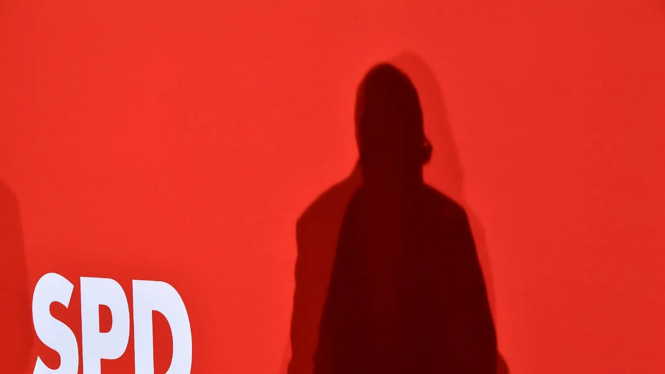 A nyári szünet után dönthetnek a német szociáldemokraták új frakcióvezetőjéről