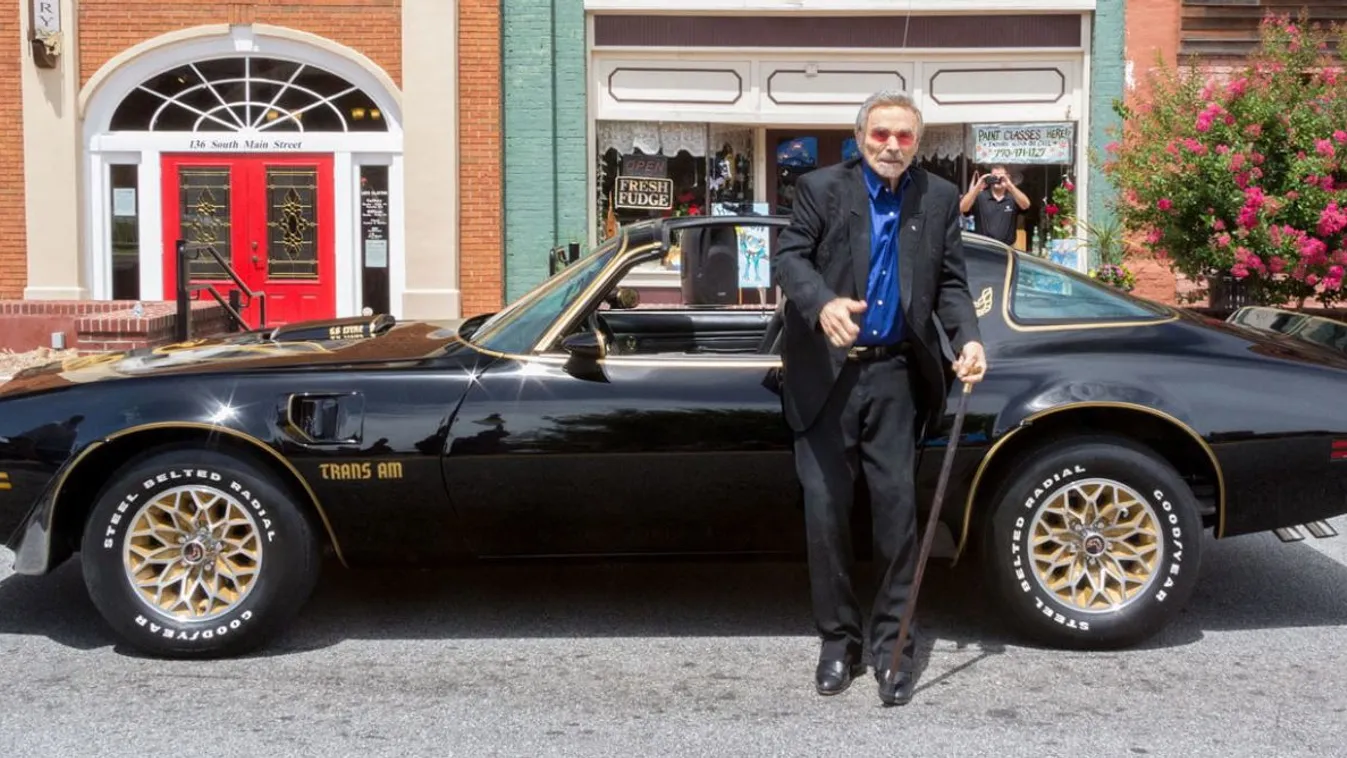 Több mint háromszázezer dollárért kelt el Burt Reynolds Pontiacja