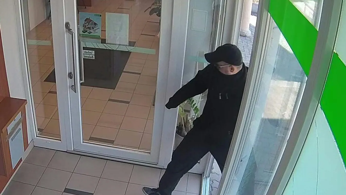 Kirabolt egy férfi egy üllői bankot