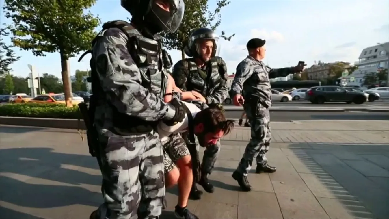 Több mint ezer tüntetőt állított elő a moszkvai rendőrség