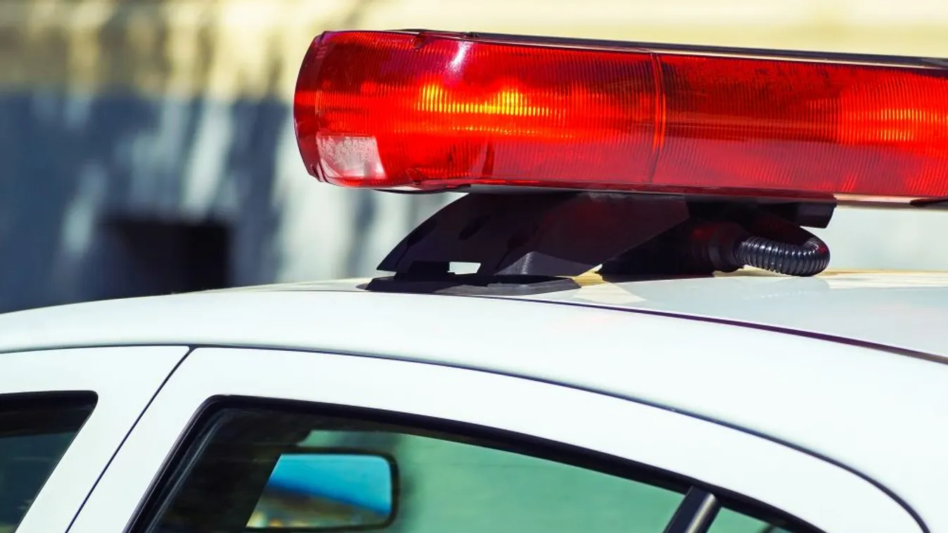 Lelőttek a rendőrök egy férfit, aki karddal támadt rájuk Abdán