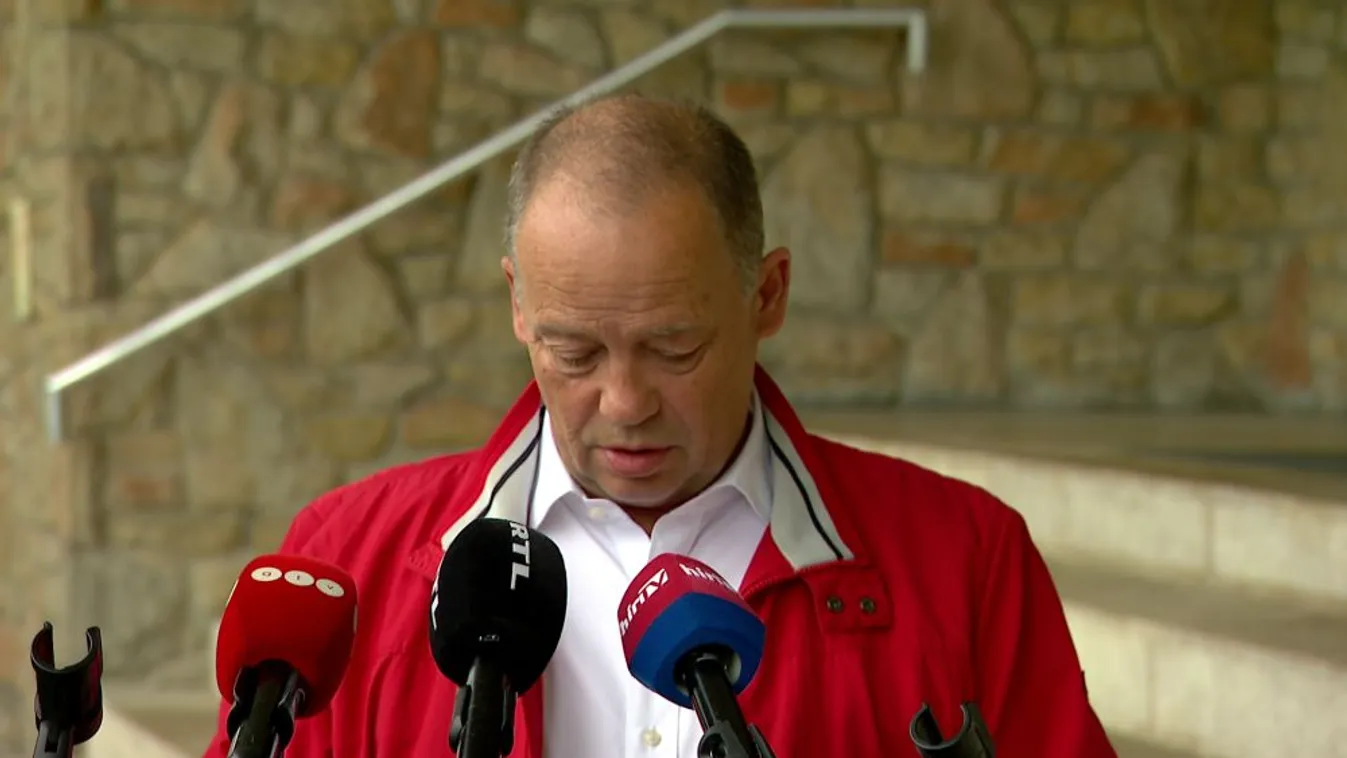 Leváltották Szanyi Tibort