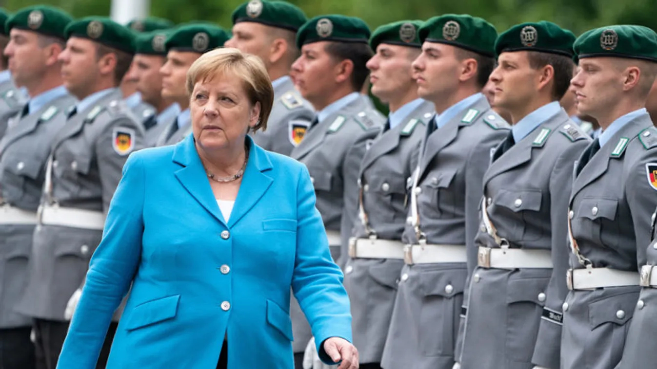 Újabb remegésroham tört rá Angela Merkelre