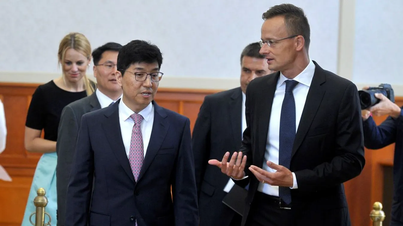 Szijjártó Péter: Magyarországon építi első külföldi gyárát a Bumchun Precision