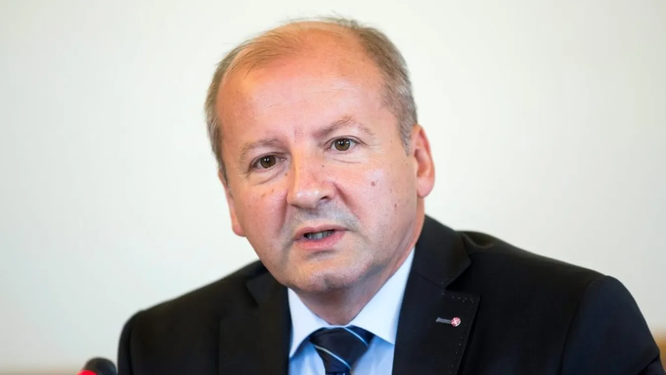 Simicskó: a fiatalok haza iránti kötődését erősítik a honvédelmi táborok