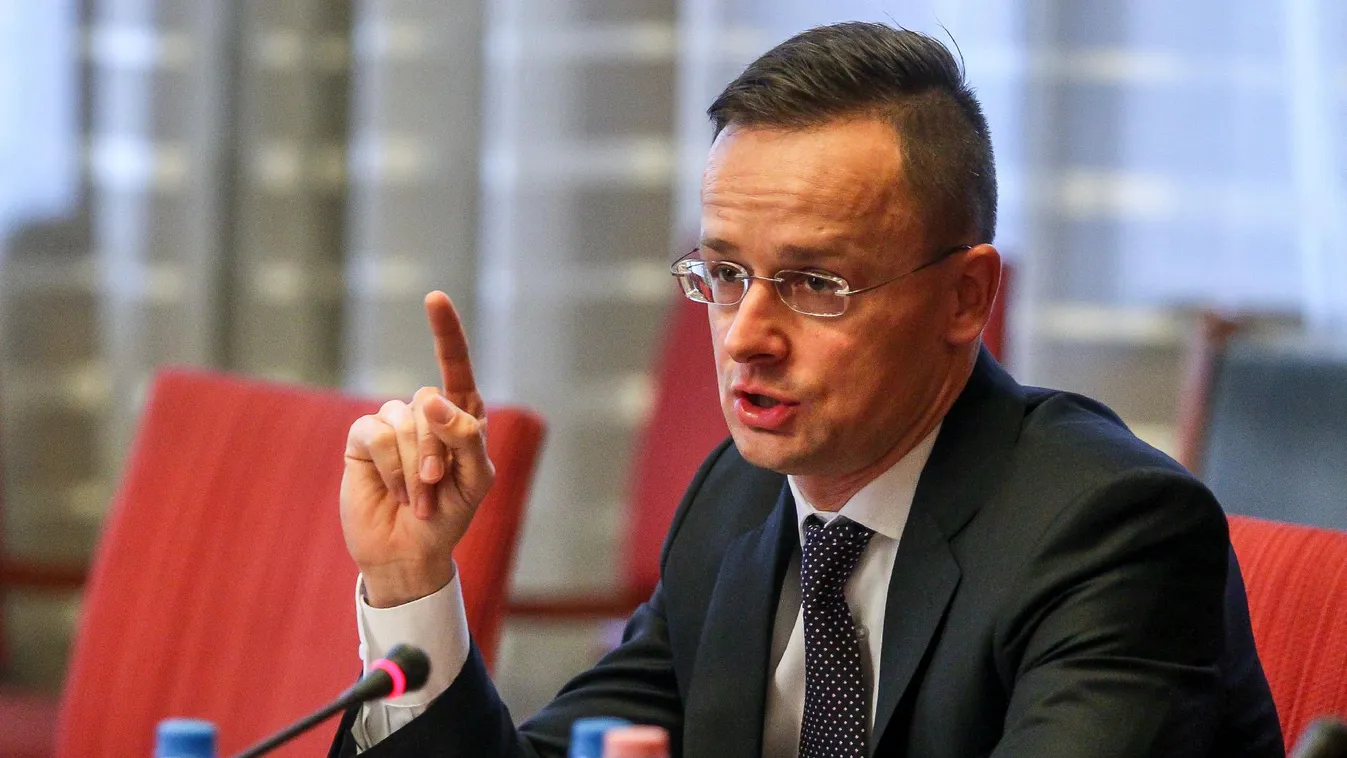 Szijjártó Péter: Nem a problémát kell Európába hozni