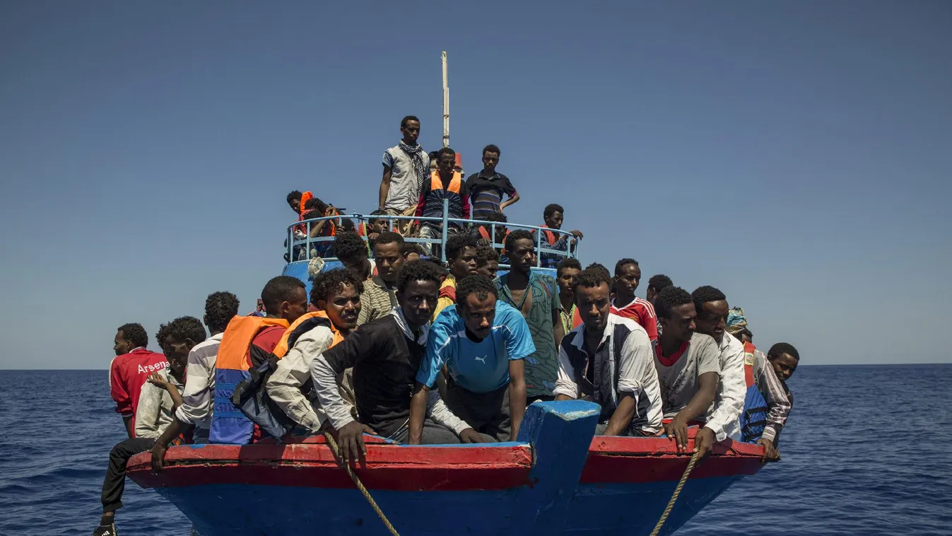 A tiltás ellenére kikötött a Mediterranea hajója Lampedusán