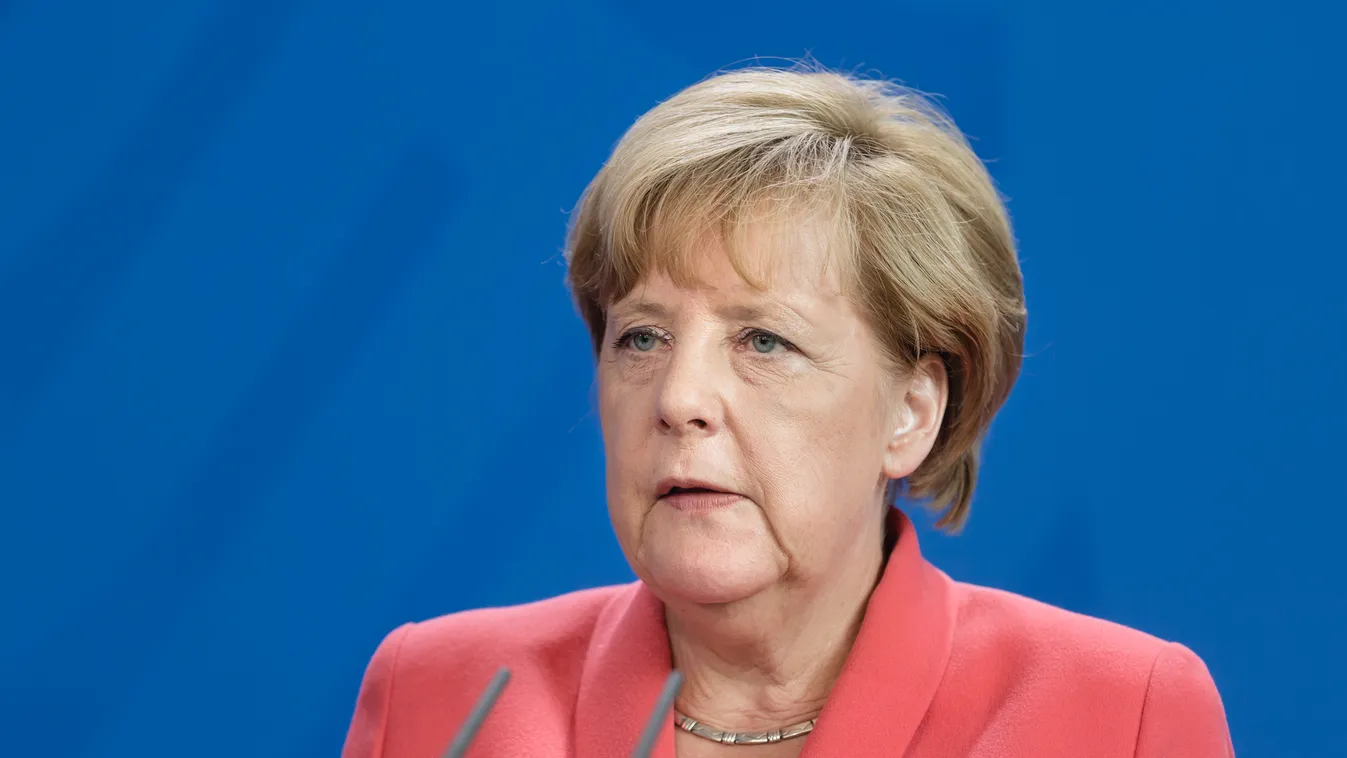 Magyar delegációtagok: A néppárt leszavazta Merkelt, ezért nem választották meg Timmermanst