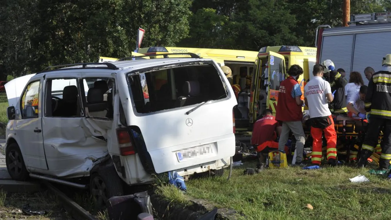 Villamossal ütközött egy kisbusz Kőbányán
