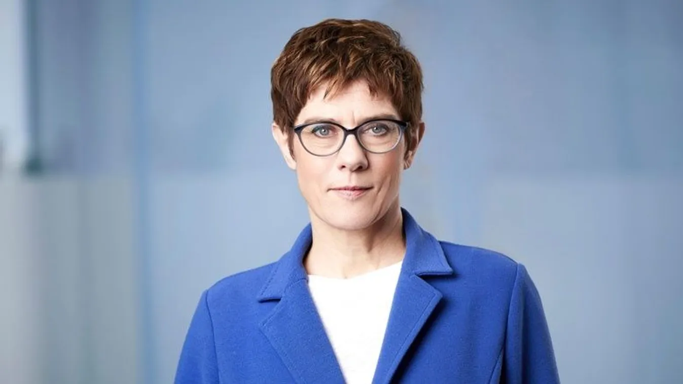 Annegret Kramp-Karrenbauer lesz az új német védelmi miniszter