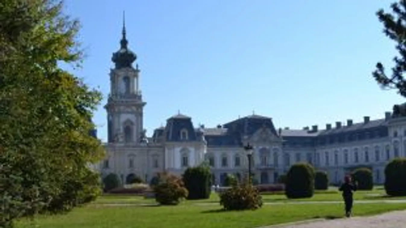 Történelmi lovasfesztivált rendeznek a keszthelyi Festetics-kastély parkjában