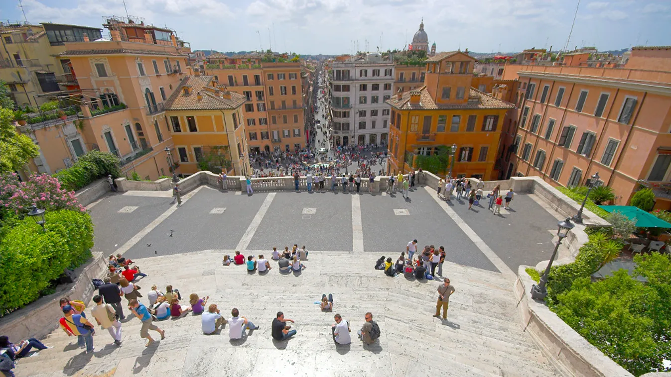 Nem szabad leülni a Spanyol lépcsőn Rómában