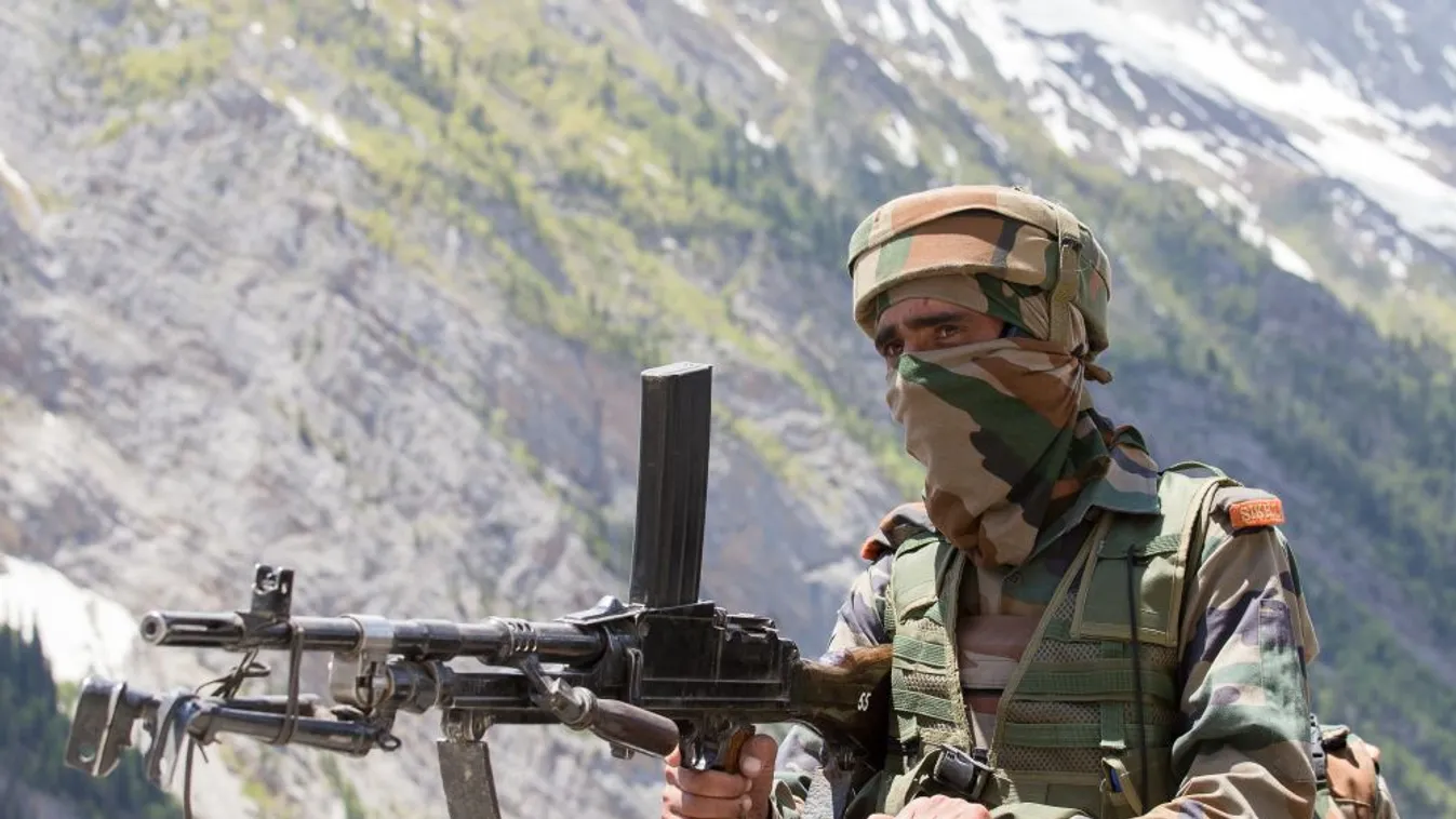 Szigorú biztonsági intézkedéseket vezettek be Kasmír indiai részén