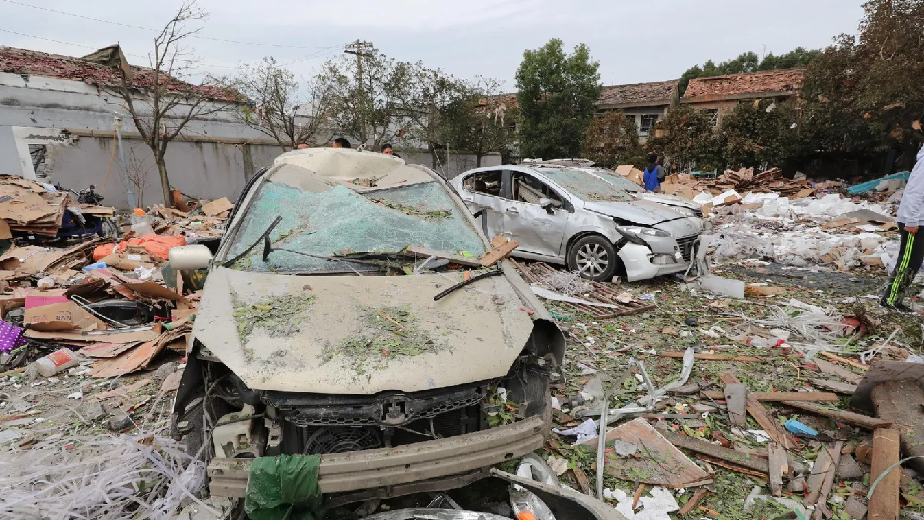 Pokolgépes merényletet követettek el egy szomáliai katonai bázis ellen