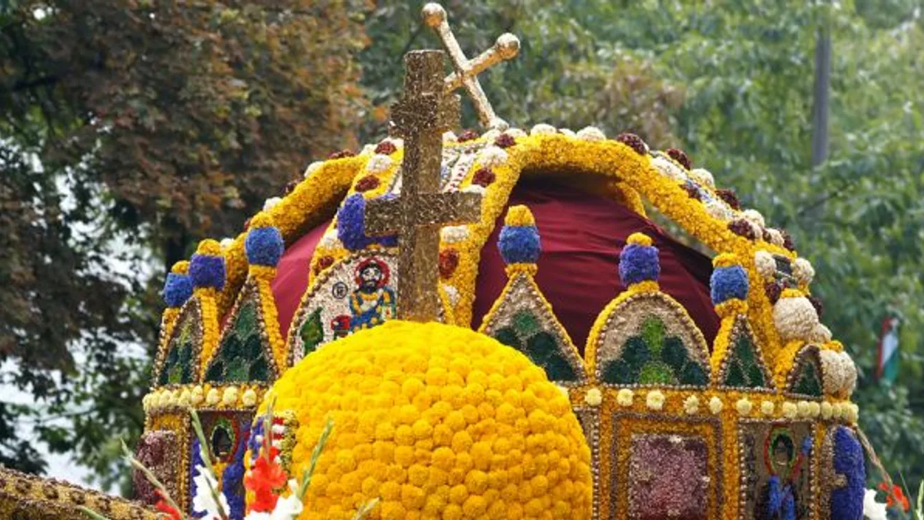 A Boldogasszony kiállítással megkezdődött a virágkarneváli hét Debrecenben